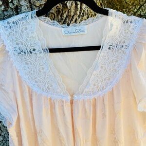 XL Vtg Oscar de la Renta- Lace and floral full length pink nylon negligence.